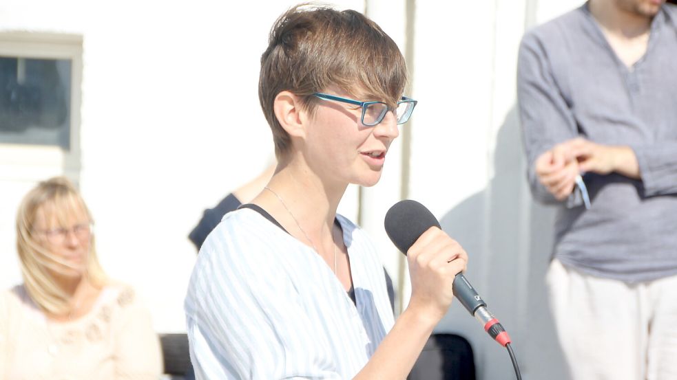 Sandra Franke bei einer Demonstration gegen die Erdgasbohrungen vor Borkum. Foto: Florian Ferber