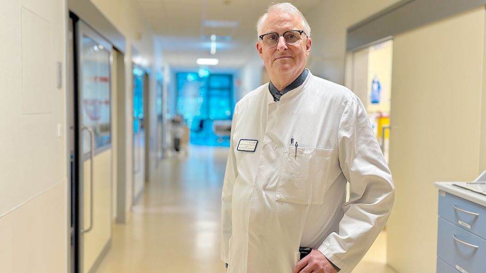 Prof. Christoph Nies ist seit 24 Jahren Chefarzt am Marienhospital Osnabrück. Ende Oktober geht er in den Ruhestand. Foto: Anke Laumann