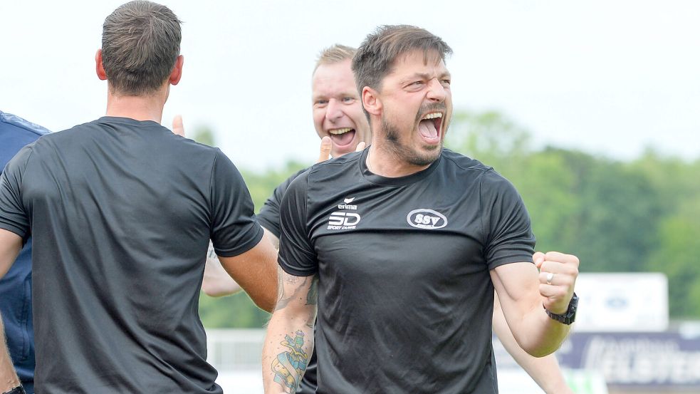 Björn Lindemann siegte zuletzt dreimal mit dem SSV Jeddeloh im Marschwegstadion, auch Ende Juli 2025. Nun kommt er erstmals als Kickers-Trainer nach Oldenburg. Foto: Imago