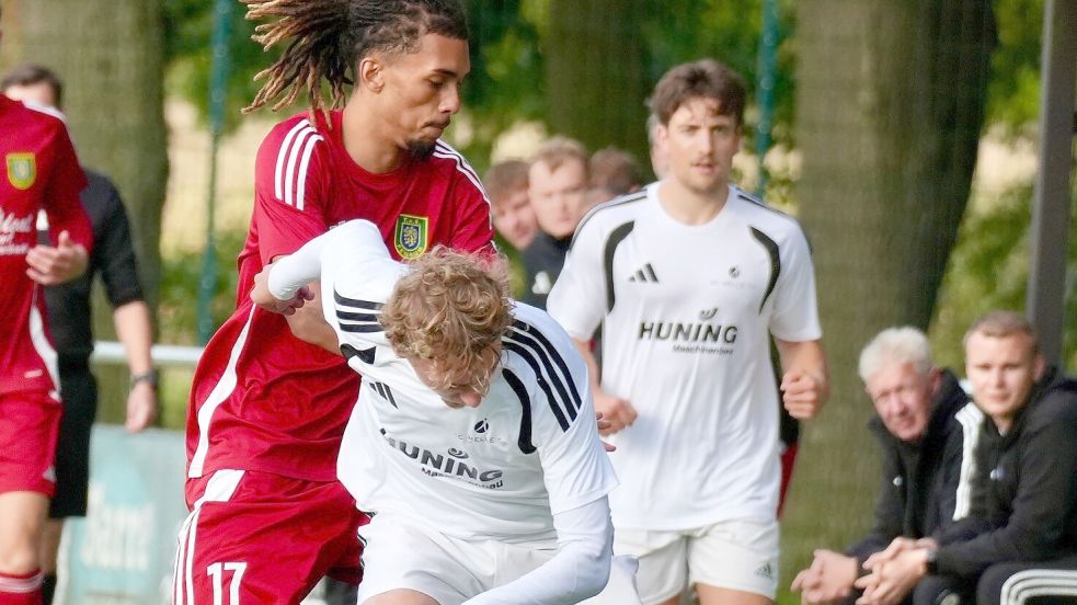 Ramon Issa (rotes Trikot) und Co. kamen zunächst kaum zum Zuge. Foto: Schoneboom
