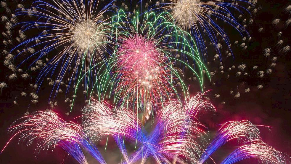 Wenn Pyrotechniker sich etwas gönnen: 21 Minuten lang erhellte am 17. Oktober ein Feuerwerk den Himmel über Selverde.Gut 6000 Euro ließen sich die Feuerwerk-Profis ihr Vergnügen kosten. Foto: Ahlers Pyrotechnik