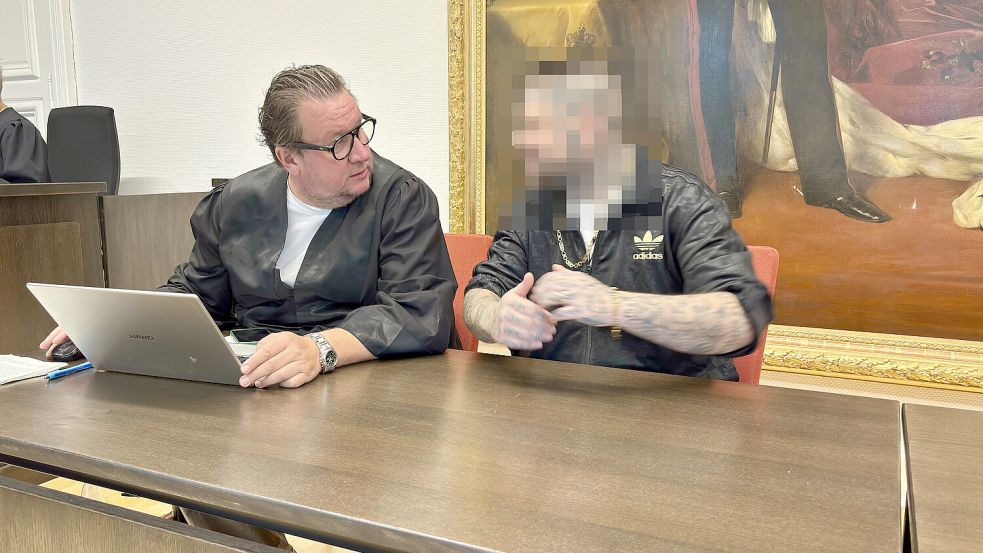 Der Wittmunder wurde auch wegen rassistisch motivierter Taten verurteilt. Verteidigt wurde er von Rechtsanwalt Matthias Gelhaus. Foto: Daniel Noglik/Archiv