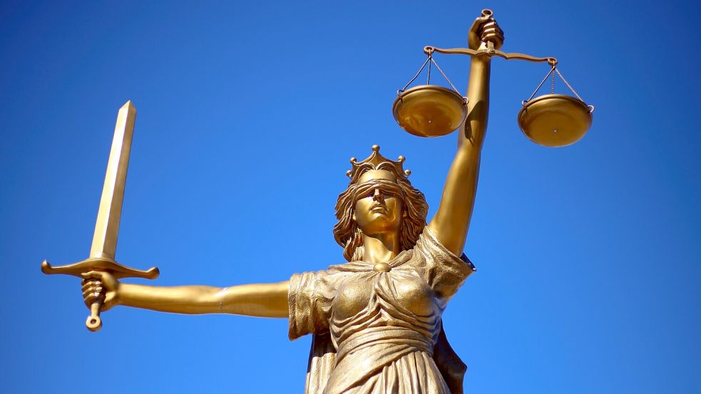 Die Justitia ist blind, weil sie ohne Ansehen der Person urteilen soll. Bei der Auswahl der Schöffen ist die Justiz fast so blind wie ihr eigenes Symbol. Foto: Pixabay