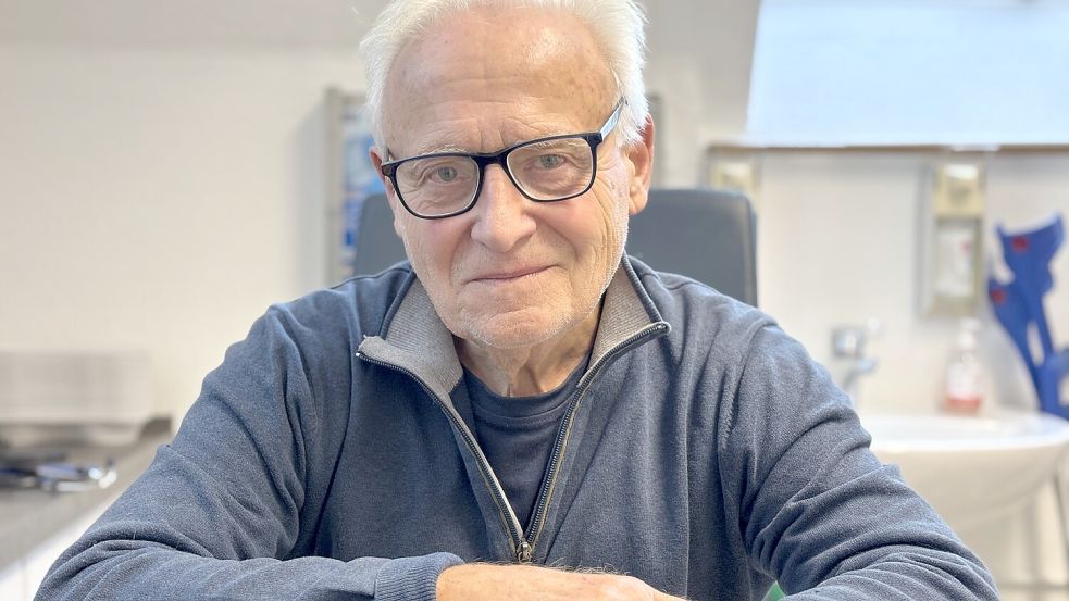 Er ist der Neue in der Akut-Praxis: Dr. Wolf-Rüdiger Palmer, Facharzt für Neurologie und Psychiatrie. Fotos: Stephanie Schuurman