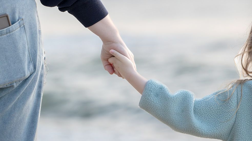 Hand in Hand: Viele Menschen aus der Region wollen helfen, wenn es nötig ist. Symbolfoto: Pixabay