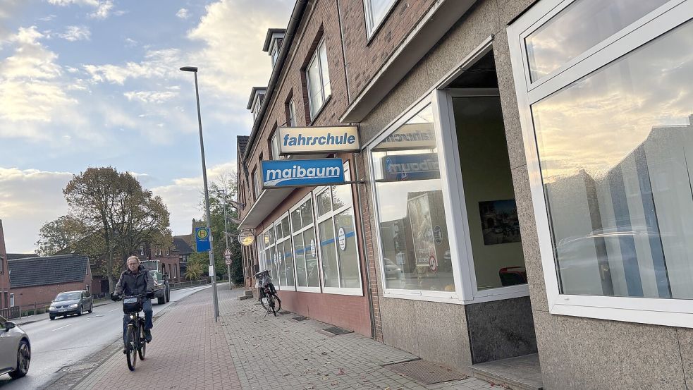 War 53 Jahre lang präsent im Ortskern von Borssum: die Zweigstelle der Fahrschule Maibaum. Foto: Stephanie Schuurman